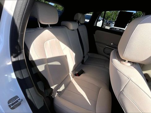 Used 2025 Mercedes-Benz GLA 250 image 37
