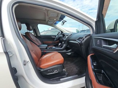 Used 2018 Ford Edge Titanium w/ Equipment Group 301A AWD/4WD image 9