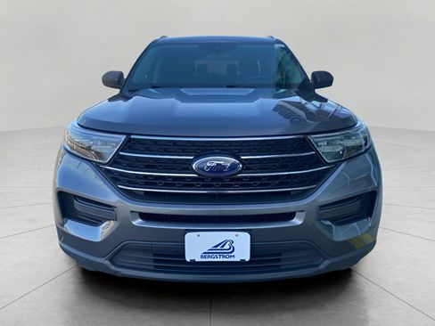 Used 2022 Ford Explorer XLT image 3