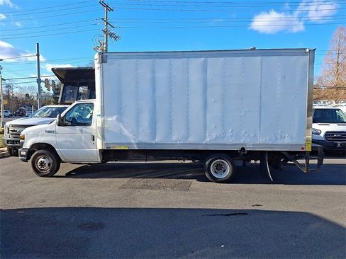 Used 2017 Ford E-350 and Econoline 350 Super Duty w/ Power Windows & Locks Group image 5