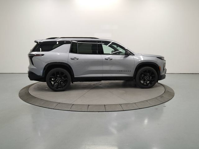 Used 2025 Chevrolet Traverse RS FWD image 9