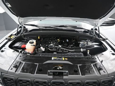 Used 2024 Jeep Grand Cherokee L Altitude AWD/4WD image 16