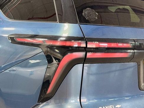 Used 2024 Chevrolet Traverse LT w/ LPO, Floor Liner Package FWD image 8