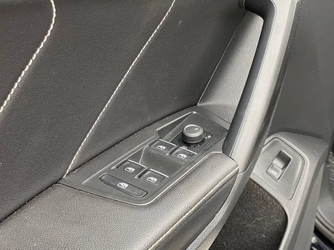 Used 2022 Volkswagen Tiguan SE w/ Panoramic Sunroof Package AWD/4WD image 11
