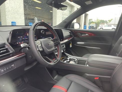 New 2025 Chevrolet Traverse RS w/ LPO, Floor Liner Package image 2