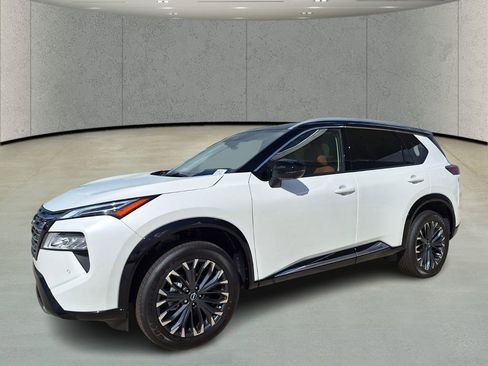 Used 2026 Nissan Rogue Platinum w/ Platinum Premium Package image 1