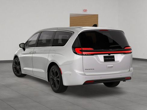 New 2026 Chrysler Pacifica Select image 4