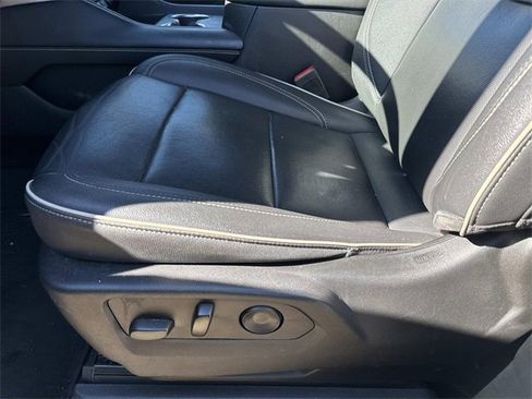 Used 2022 GMC Yukon XL SLT w/ SLT Premium Package image 22