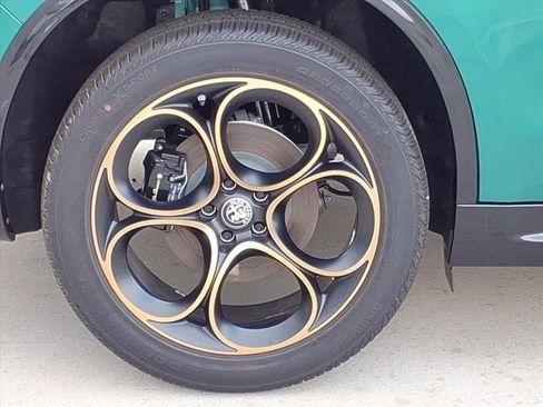 New 2025 Alfa Romeo Stelvio Sprint image 7