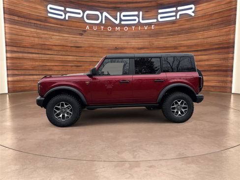 New 2025 Ford Bronco Badlands image 2