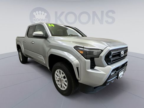 Used 2024 Toyota Tacoma SR5 AWD/4WD image 2