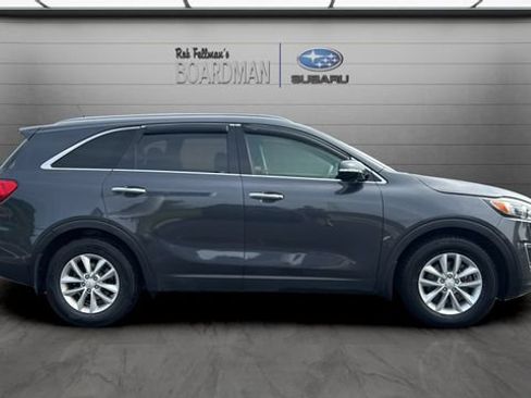 Used 2017 Kia Sorento FWD image 3