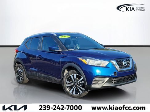 Used 2019 Nissan Kicks SV FWD image 1