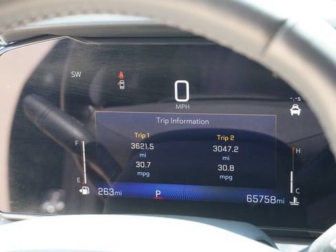 Used 2024 Chevrolet Trax ACTIV w/ Sunroof Package FWD image 32