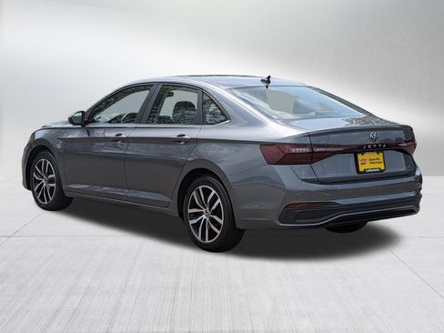 Certified 2025 Volkswagen Jetta SE FWD image 5