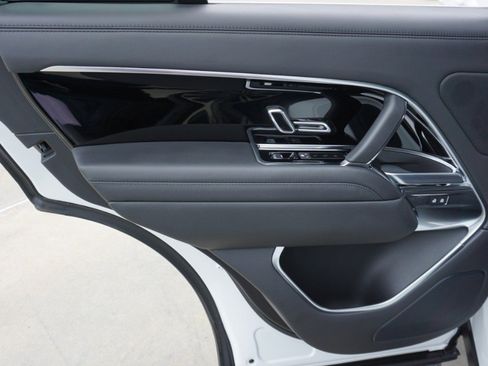 Used 2023 Land Rover Range Rover SE image 33