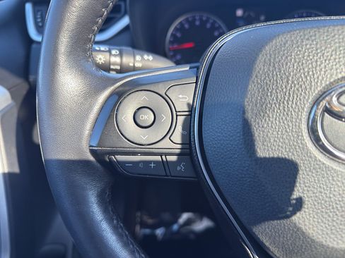 Used 2022 Toyota RAV4 XLE Premium image 18
