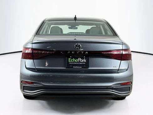Used 2025 Volkswagen Jetta SE FWD image 7