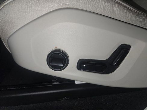 Used 2023 Volvo XC90 B6 Plus image 12