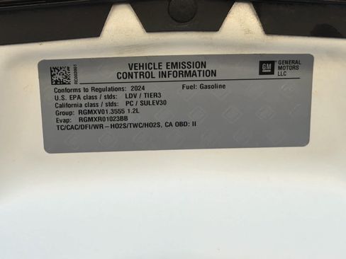Used 2024 Chevrolet Trax LT w/ Sunroof Package FWD image 35