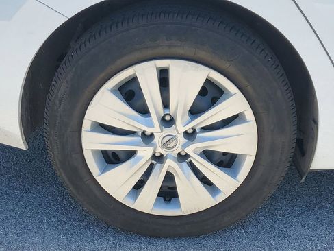 Used 2025 Nissan Sentra S FWD image 5
