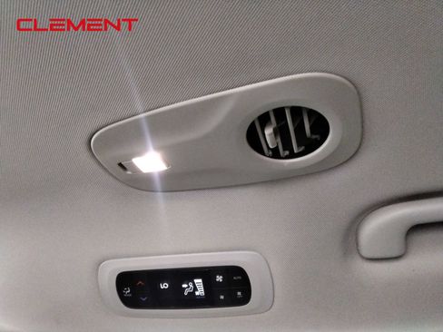Used 2023 Chrysler Pacifica Touring-L FWD image 29