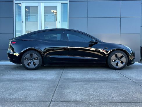 Used 2022 Tesla Model 3 Long Range AWD/4WD image 2
