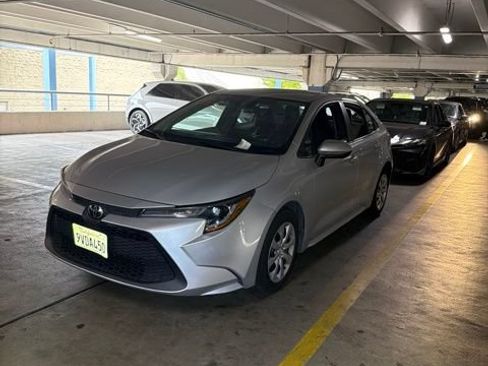 Used 2022 Toyota Corolla LE FWD image 4