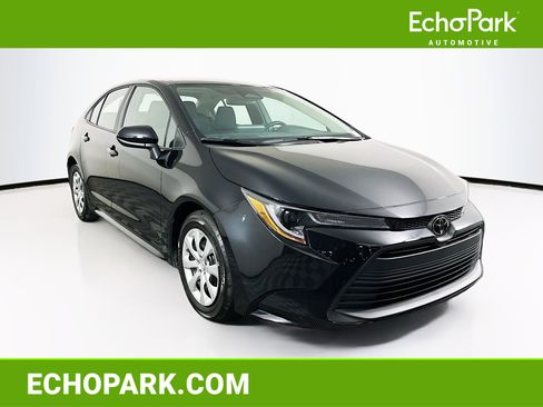 Used 2025 Toyota Corolla LE image 1