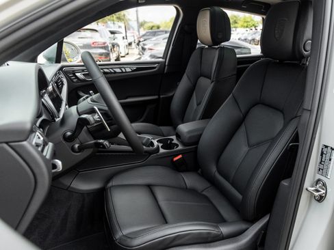 Certified 2026 Porsche Macan AWD/4WD image 5