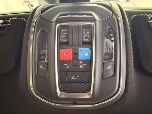 Used 2025 Jeep Grand Cherokee Altitude AWD/4WD image 36