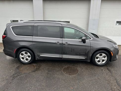 Certified 2017 Chrysler Pacifica Touring-L Plus image 6