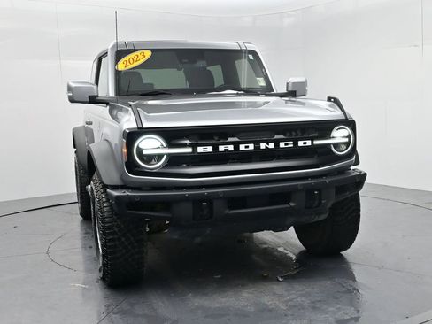 Used 2023 Ford Bronco Outer Banks w/ Sasquatch Package image 2
