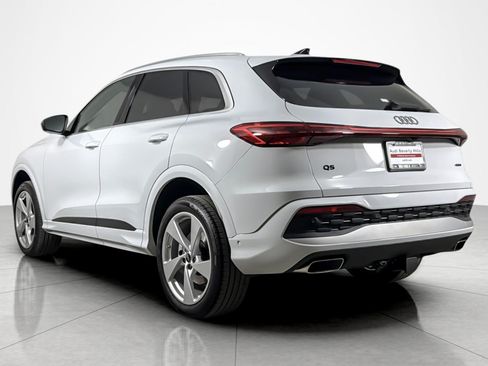 Used 2025 Audi Q5 Premium Plus w/ Premium Plus AWD/4WD image 3