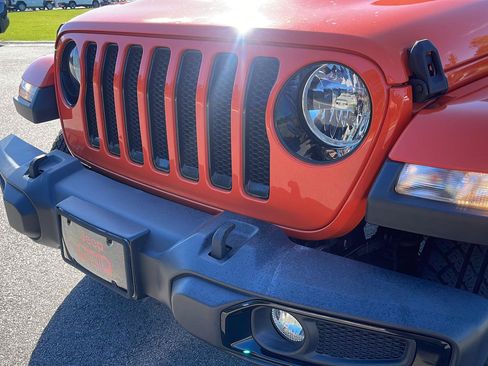 Used 2023 Jeep Wrangler Unlimited Sahara AWD/4WD image 14