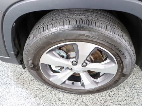 Used 2022 Jeep Cherokee Limited w/ Sun & Sound Group image 11