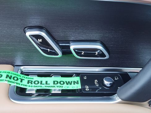 New 2025 Land Rover Range Rover Long Wheelbase SE image 22