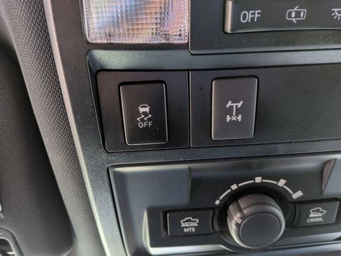 Used 2018 Toyota Tacoma TRD Off-Road image 30