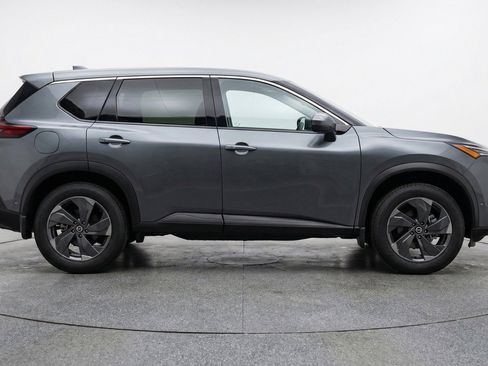Used 2025 Nissan Rogue SV FWD image 11