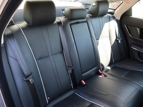 Used 2019 Jaguar XJ R-Sport image 21