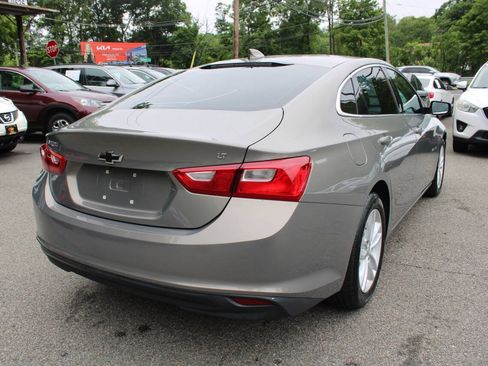 Used 2017 Chevrolet Malibu LT w/ Leather Package FWD image 8