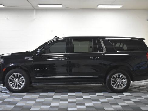 Used 2021 GMC Yukon XL SLT image 2