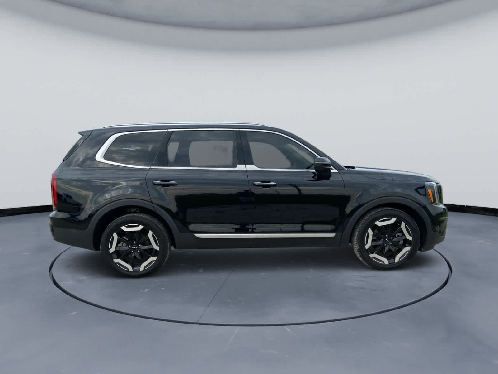 Used 2024 Kia Telluride S FWD image 4