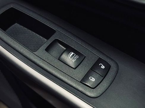 Used 2022 Jeep Cherokee Limited image 19