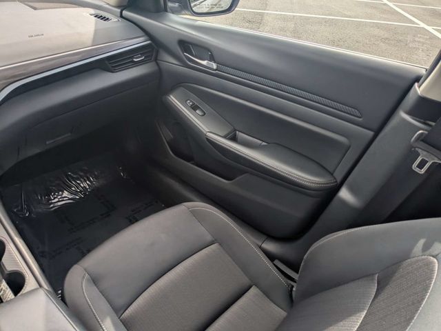 Used 2025 Nissan Altima 2.5 SV FWD image 14
