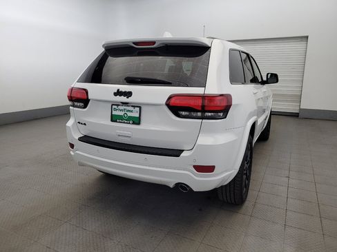 Used 2017 Jeep Grand Cherokee Altitude AWD/4WD image 7