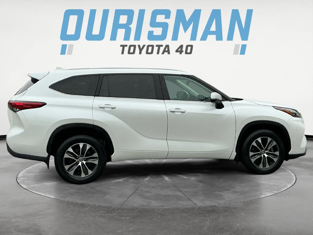 Used 2022 Toyota Highlander XLE AWD/4WD image 8