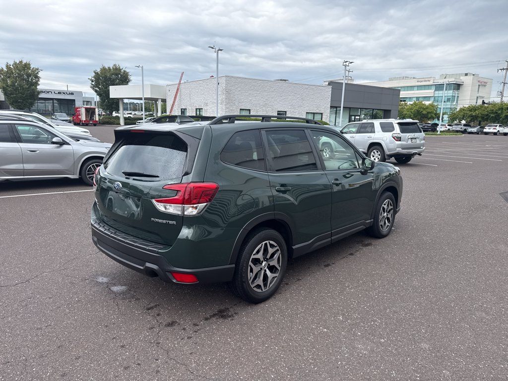 Used 2023 Subaru Forester Premium AWD/4WD image 5