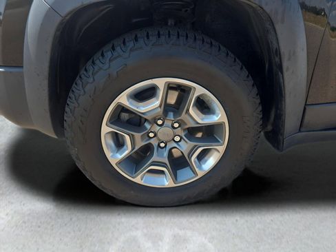 Used 2019 Jeep Cherokee Trailhawk w/ Cold Weather Group image 21