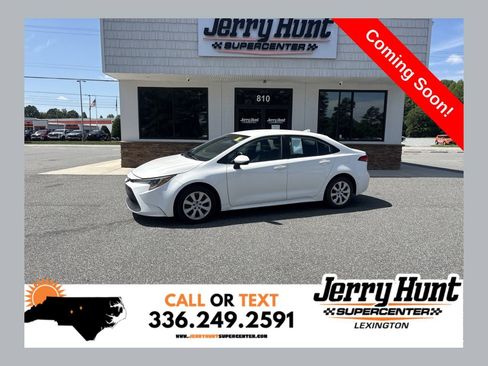 Used 2021 Toyota Corolla LE FWD image 1